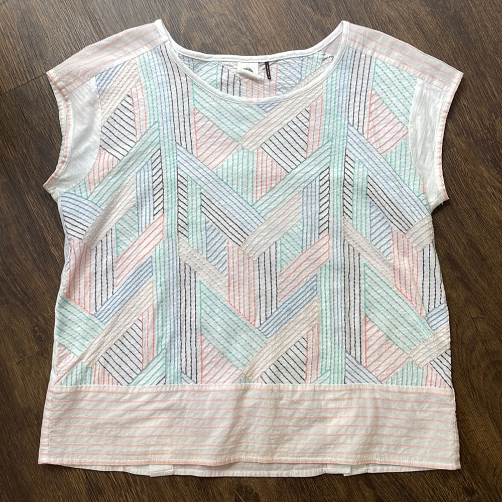 Akemi + Kin threaded accent top